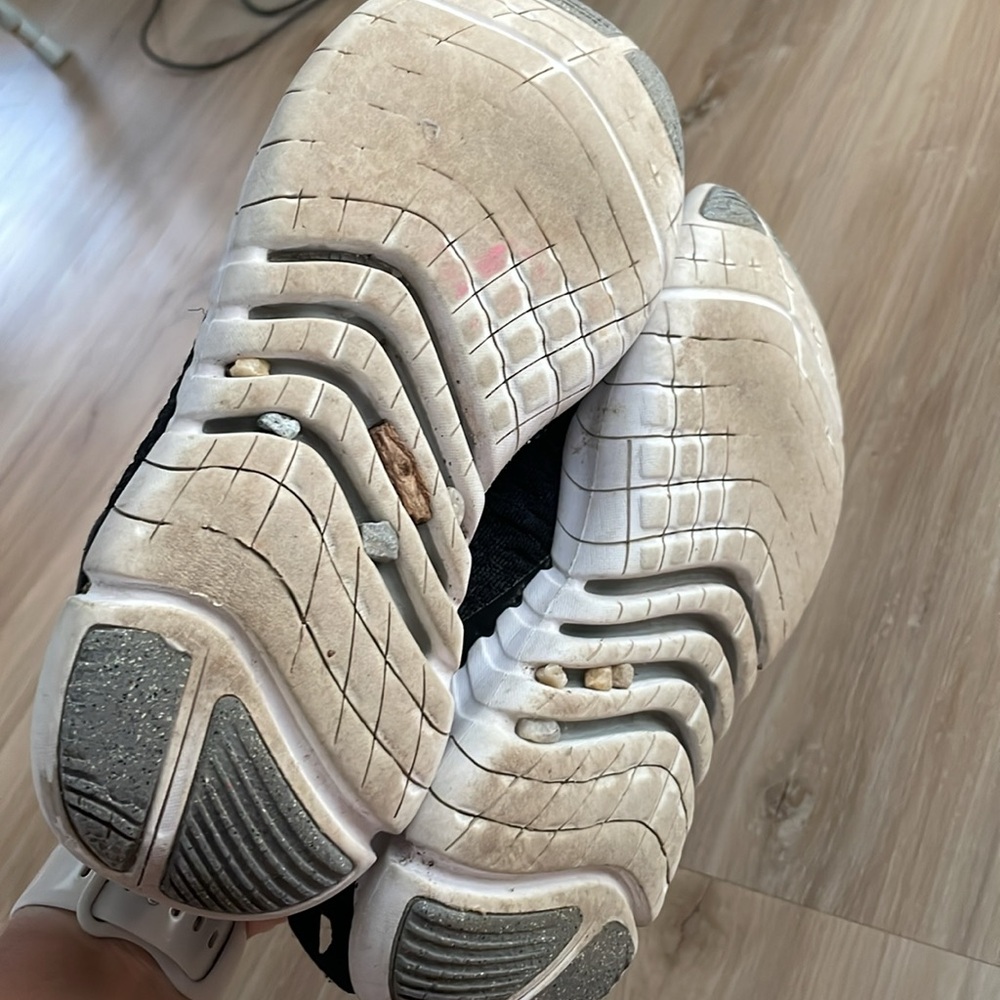 Well worn Nike shoes - Picture 3 of 3